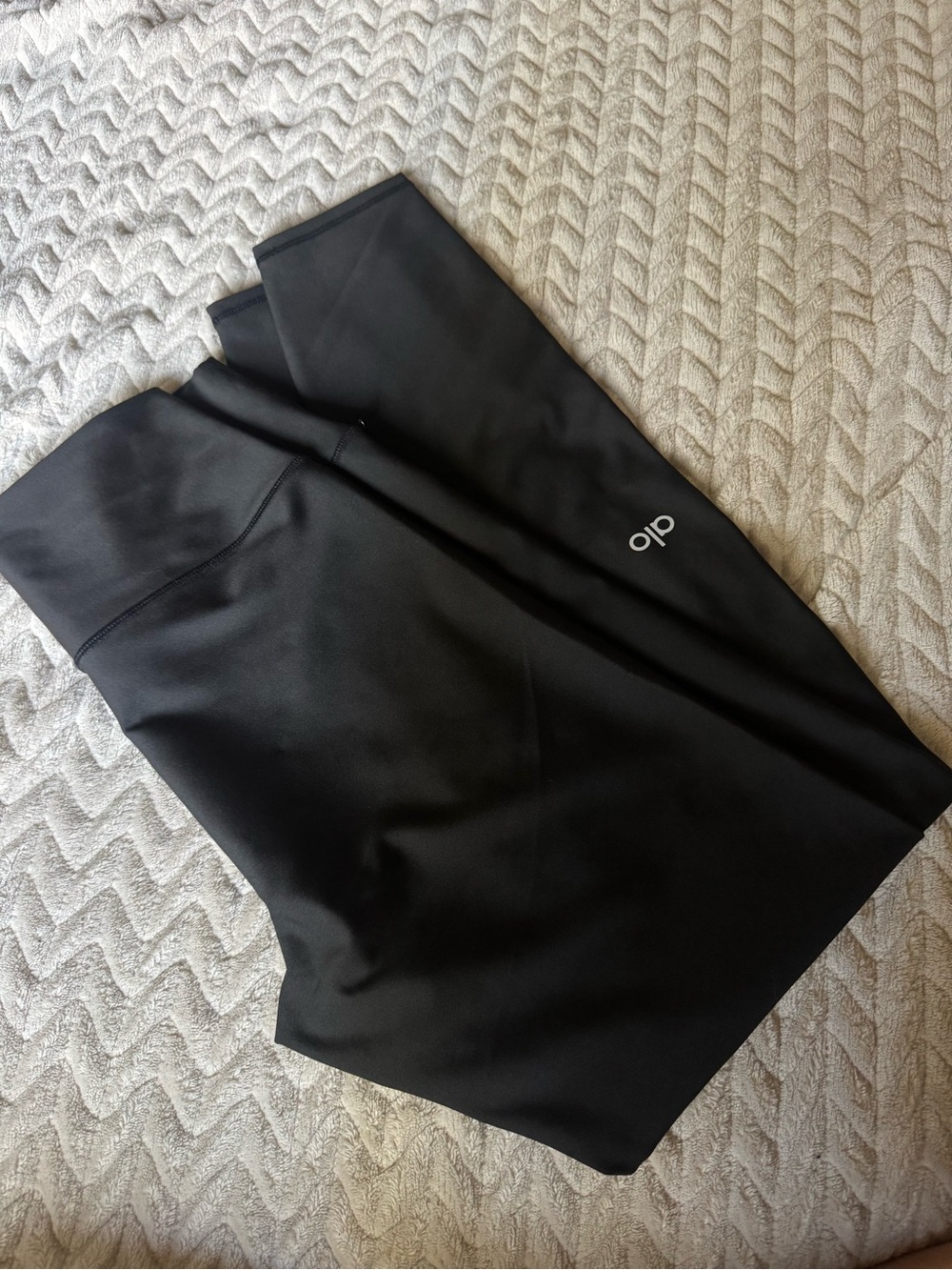 alo High-Rise Black Leggings with Subtle Logo